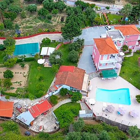 Amazona And Hotel Valsamata